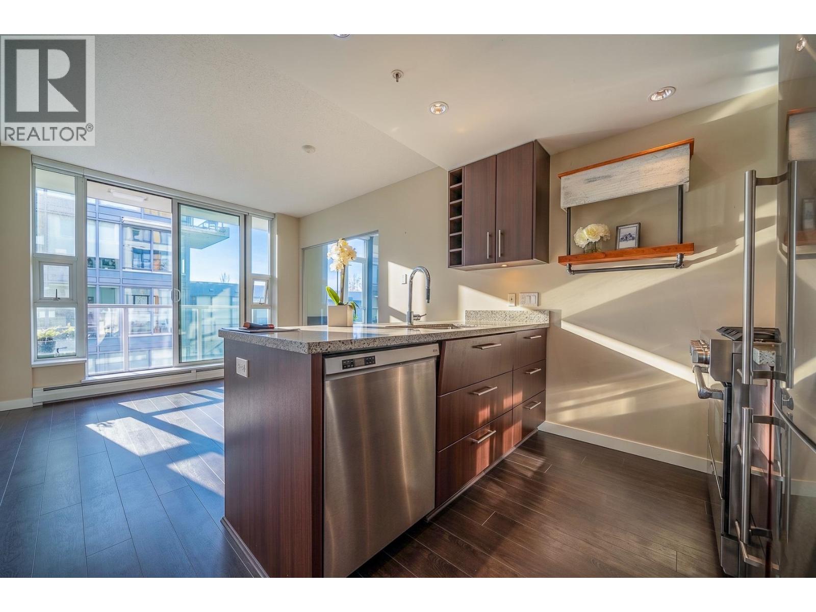 707 108 W 1ST AVENUE