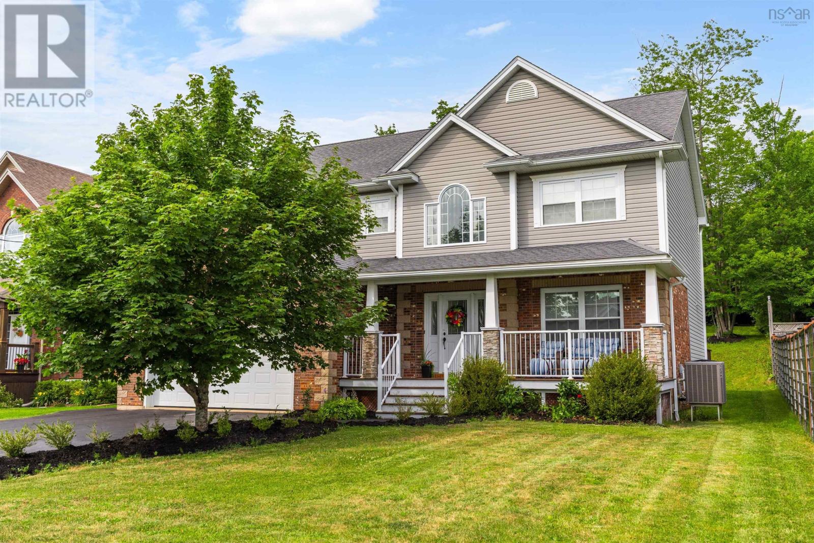 76 PEBBLECREEK Crescent