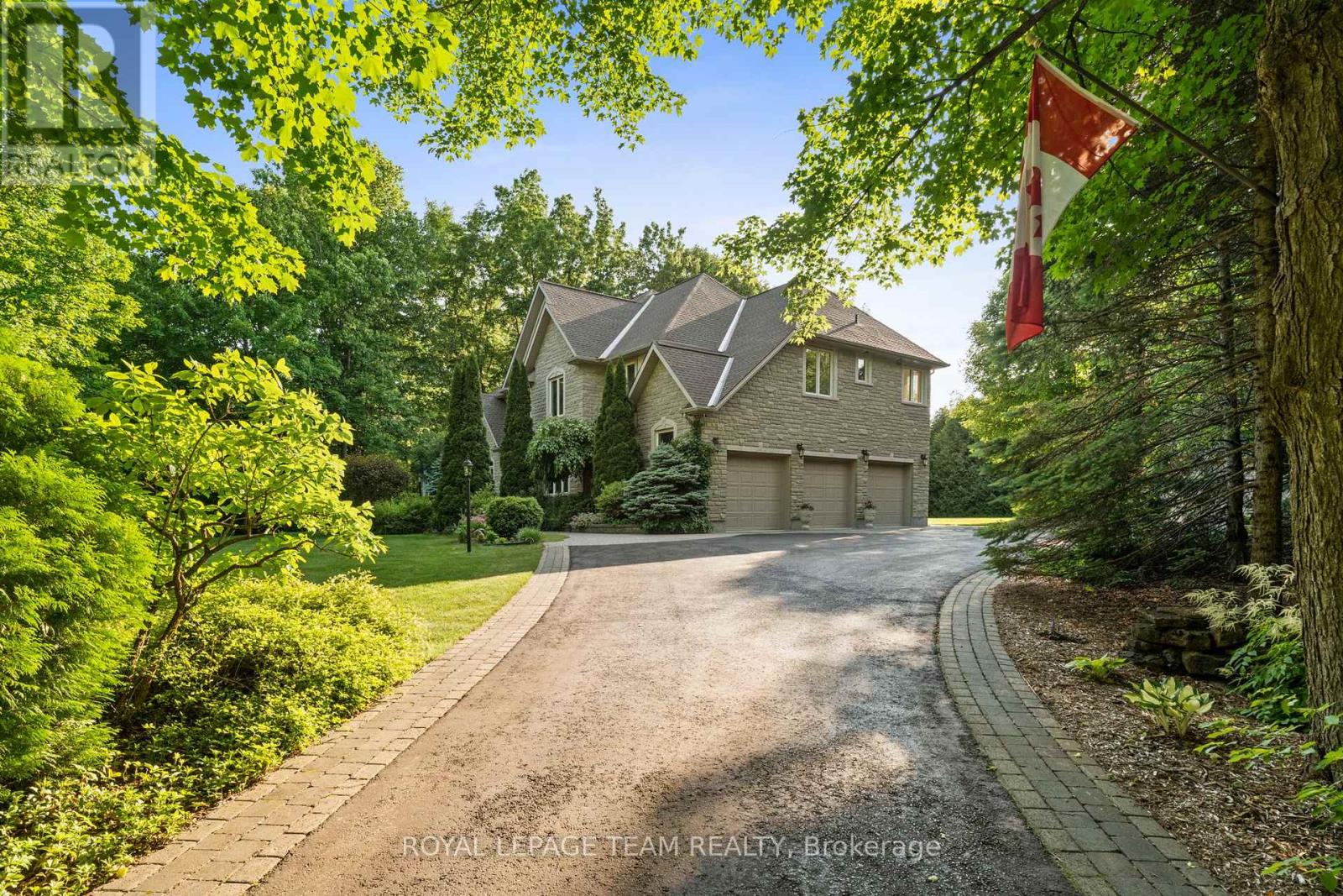 6005 EARLSCOURT CRESCENT