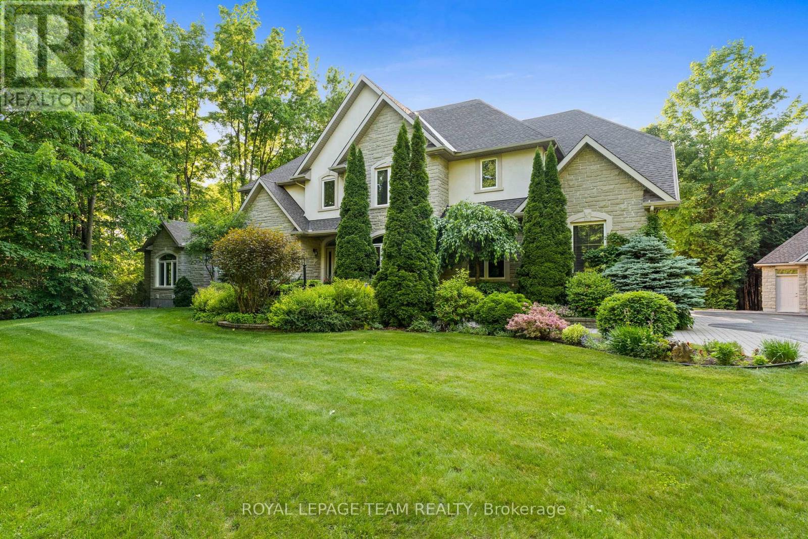 6005 EARLSCOURT CRESCENT