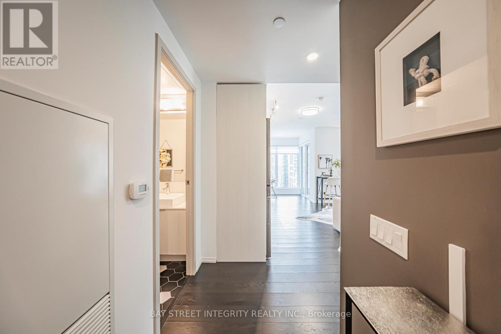 2505 - 68 SHUTER STREET