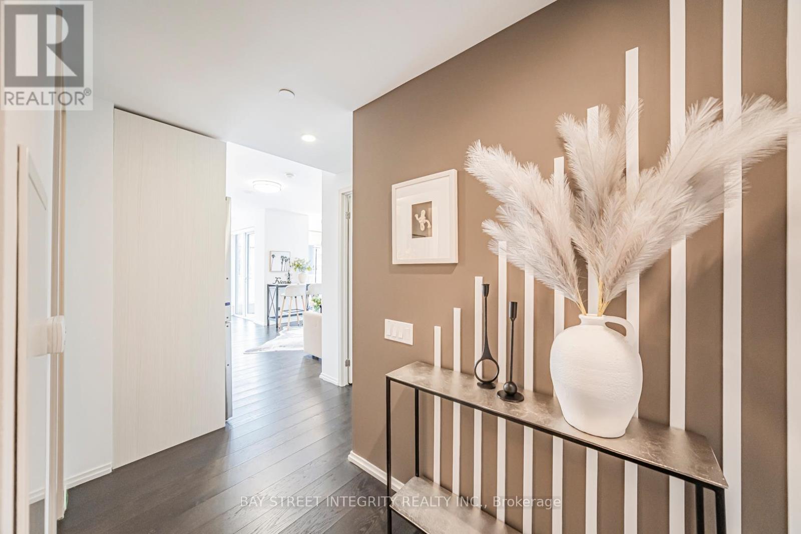 2505 - 68 SHUTER STREET