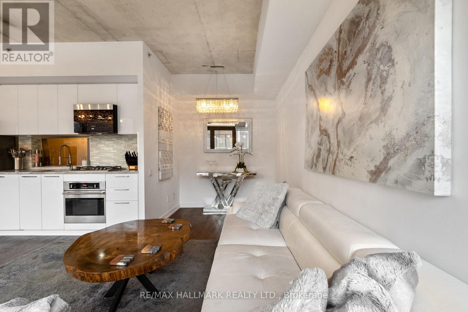 206 - 560 KING STREET W