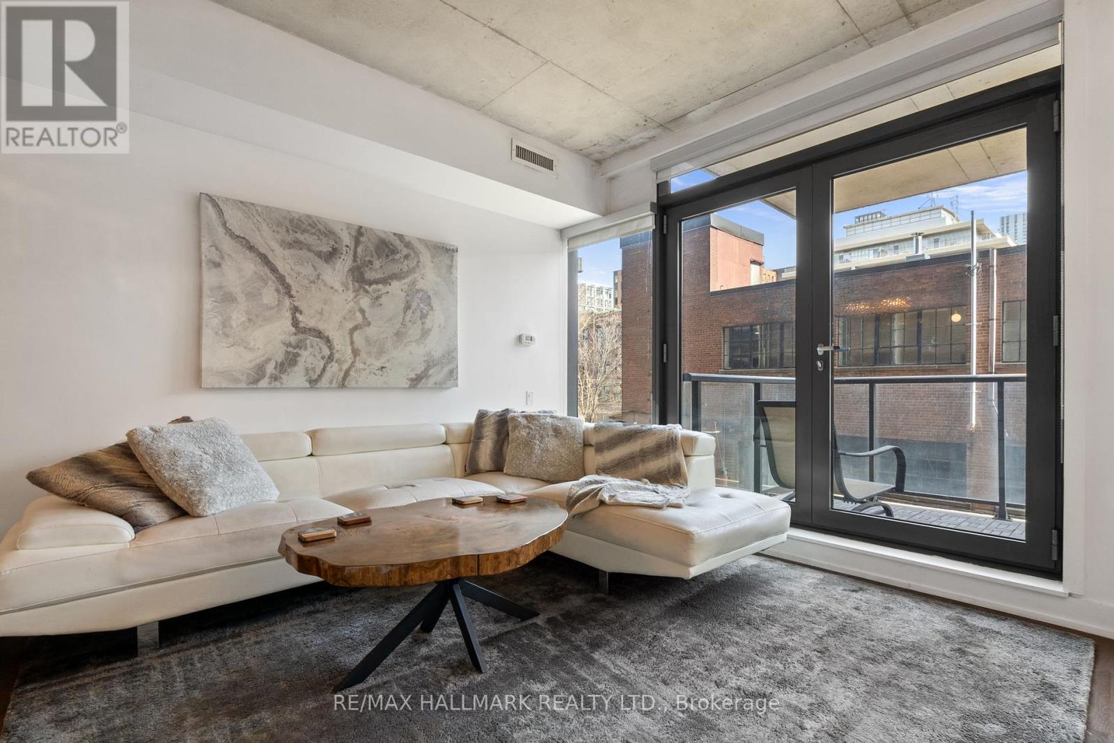 206 - 560 KING STREET W