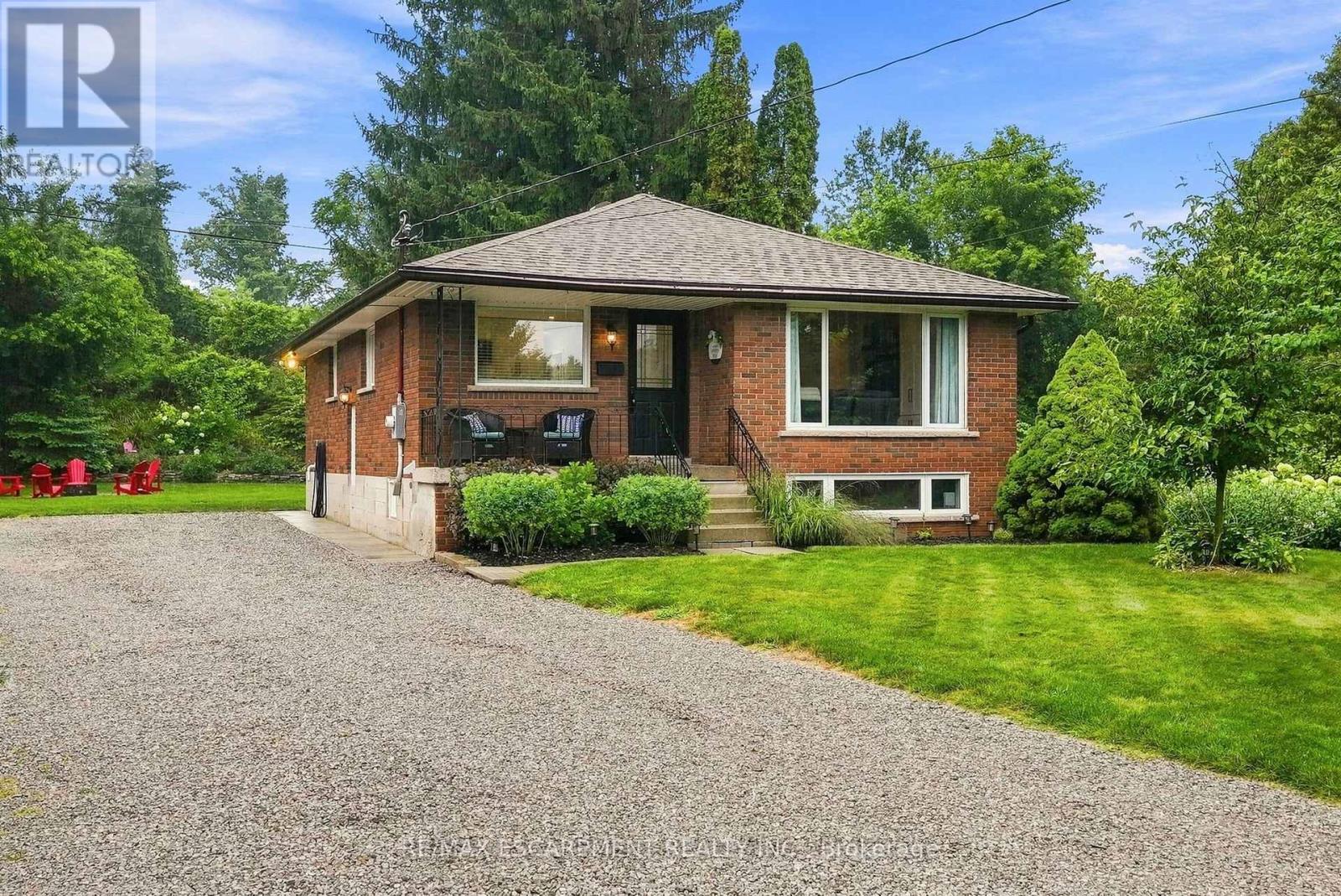 10 TAYLOR CRESCENT