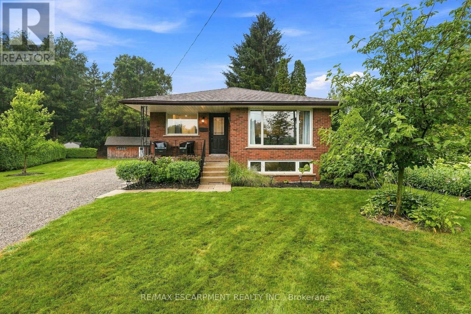 10 TAYLOR CRESCENT