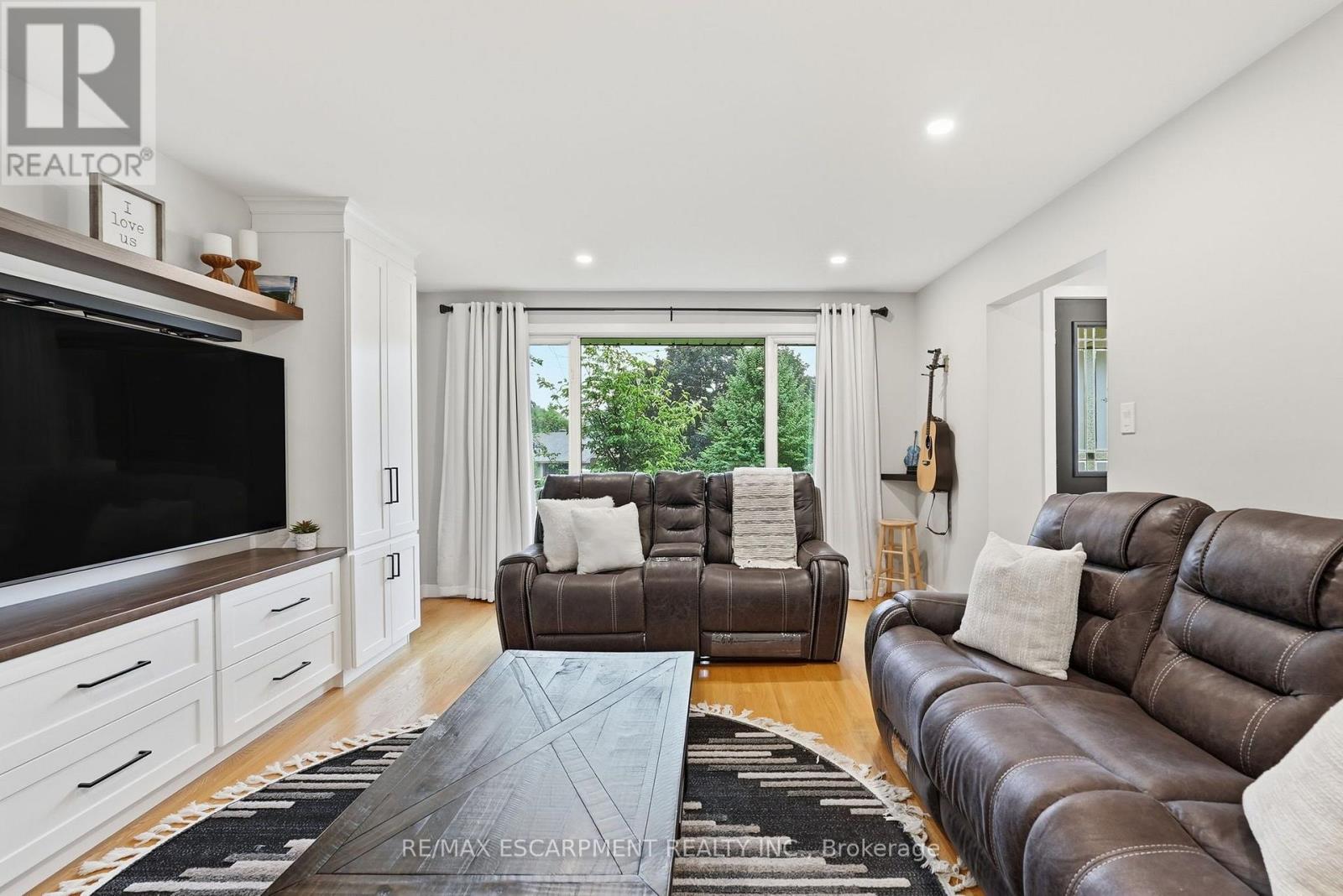 10 TAYLOR CRESCENT