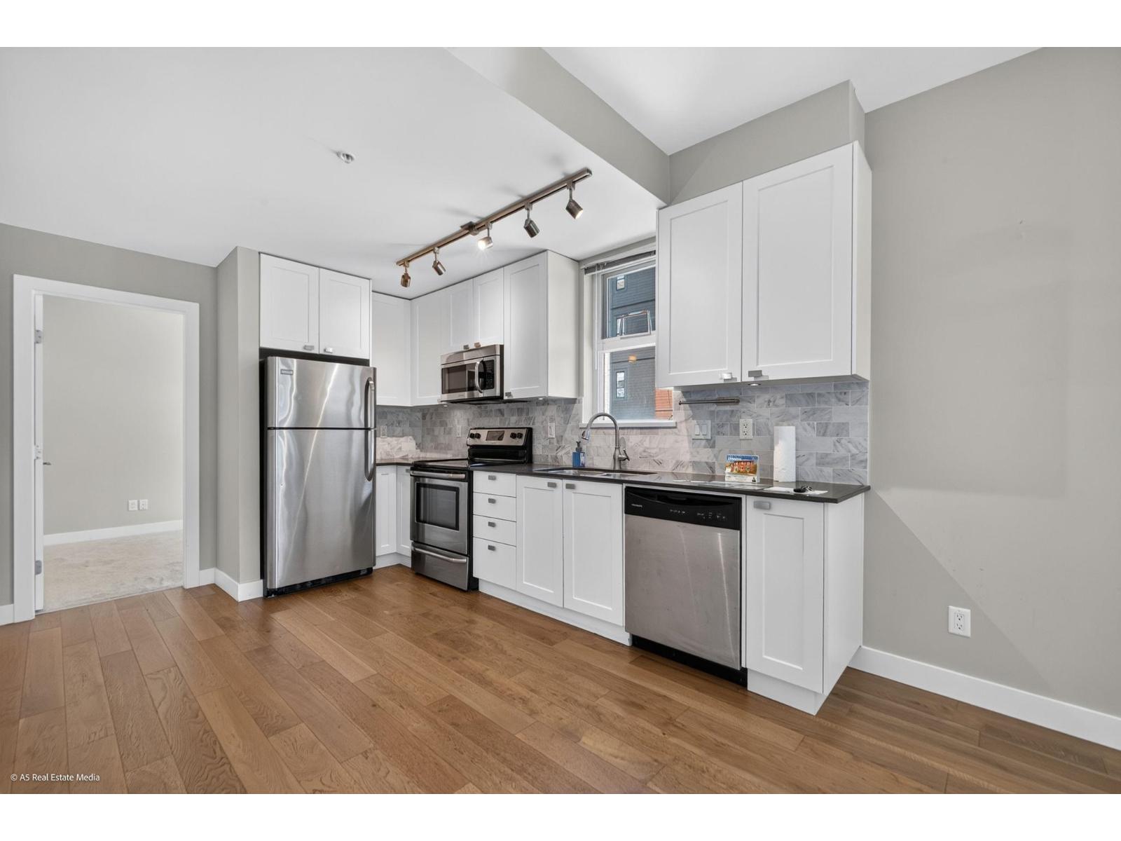 111 3080 GLADWIN ROAD