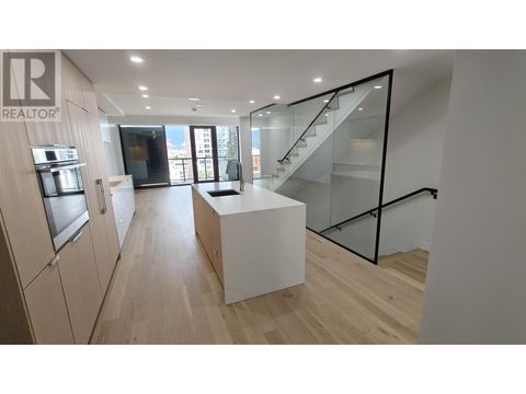 902 239 KEEFER STREET Vancouver BC V6A1X6