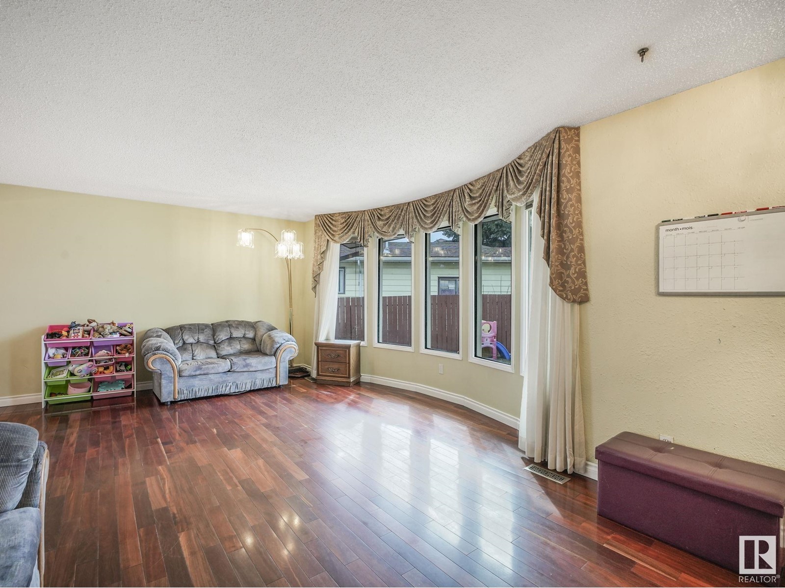18409 62B AV NW