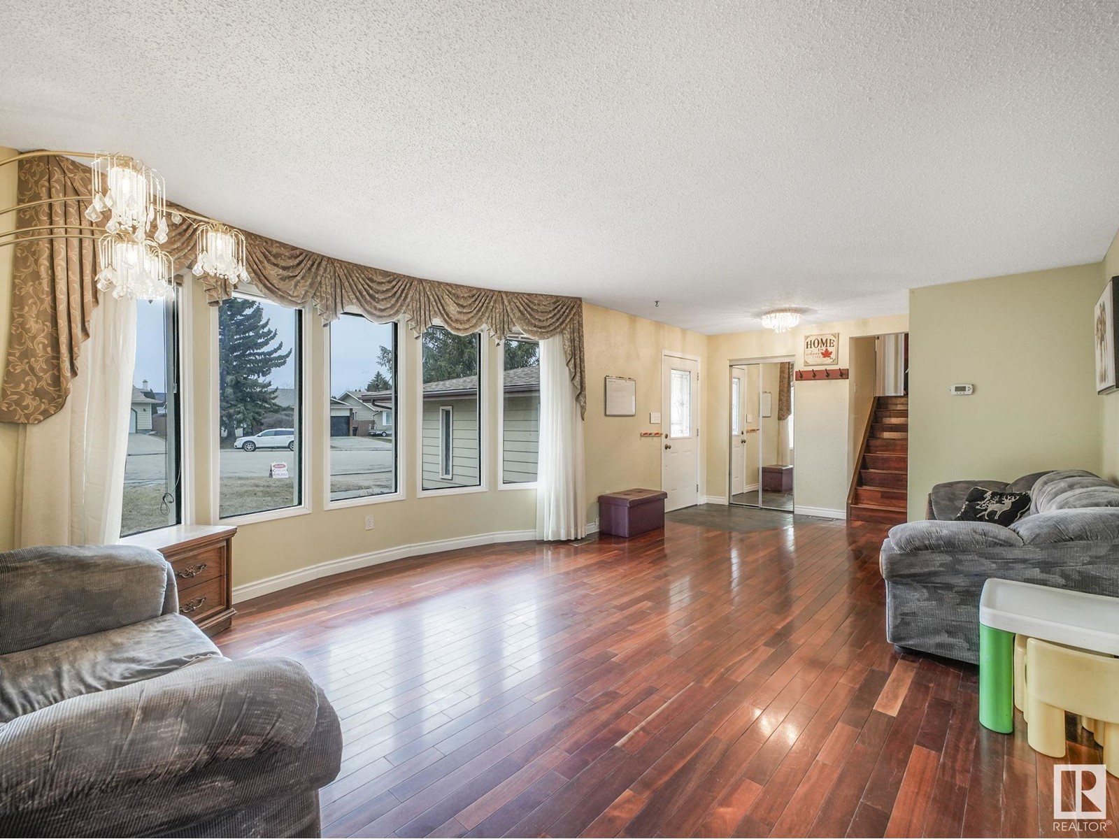 18409 62B AV NW