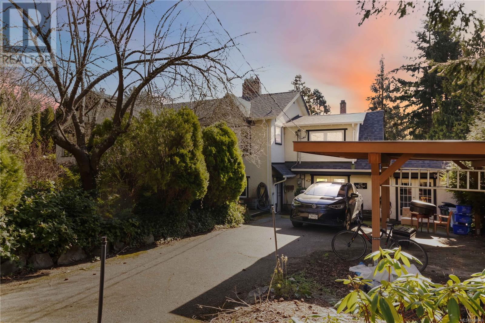 1249 Judge Pl