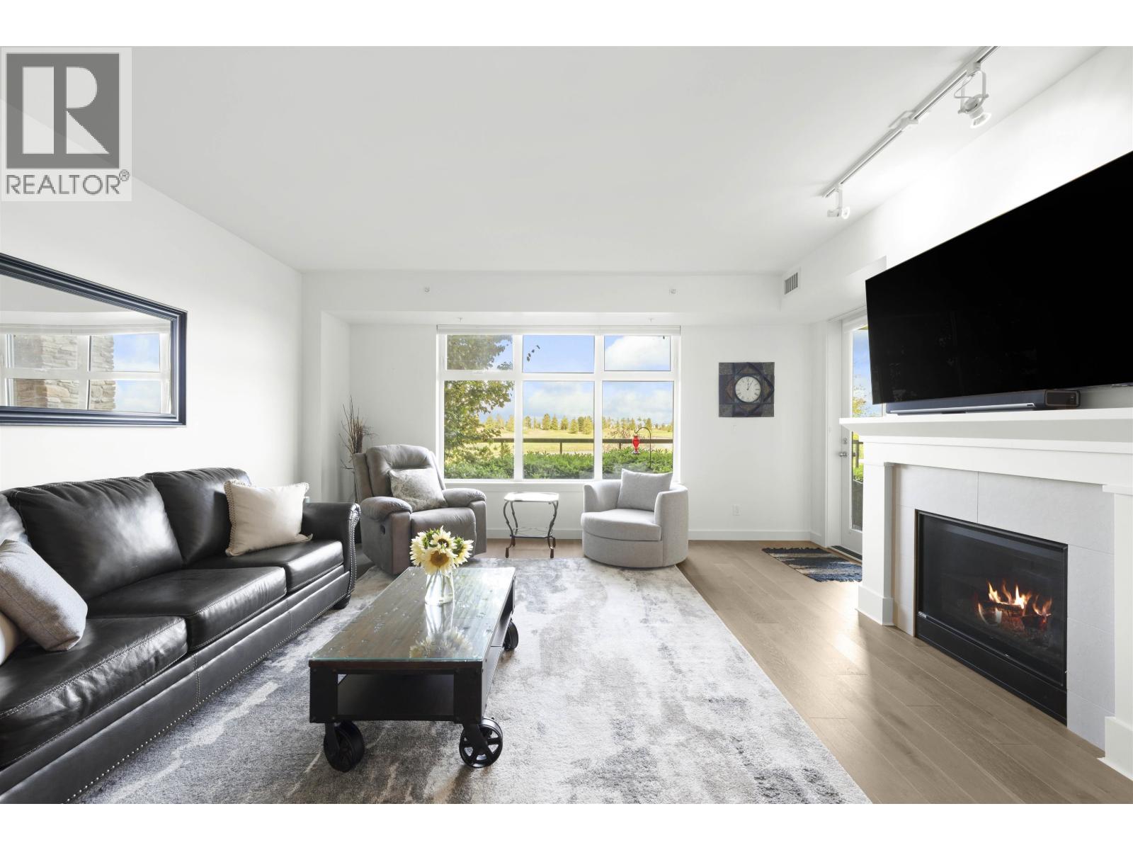 112 5011 SPRINGS BOULEVARD