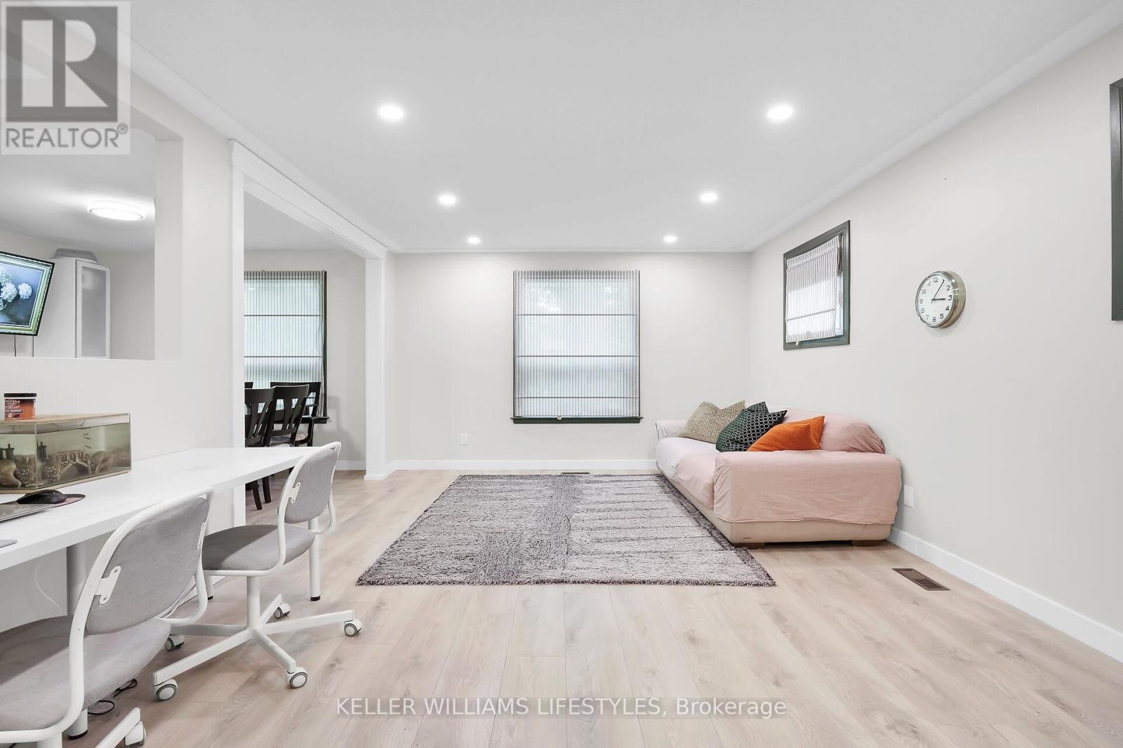 43 FINSBURY CRESCENT