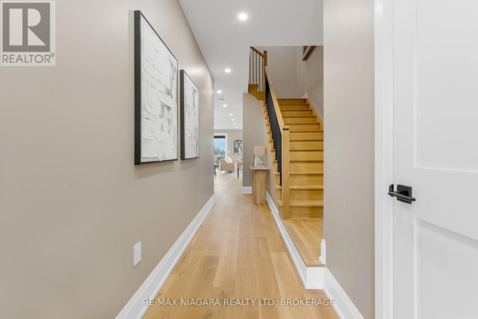 6208 CURLIN CRESCENT