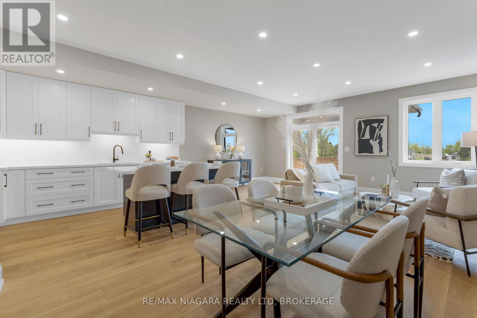 6208 CURLIN CRESCENT