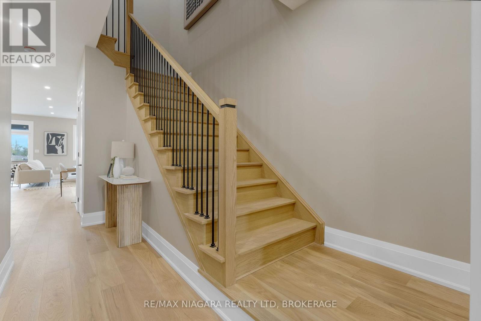 6208 CURLIN CRESCENT