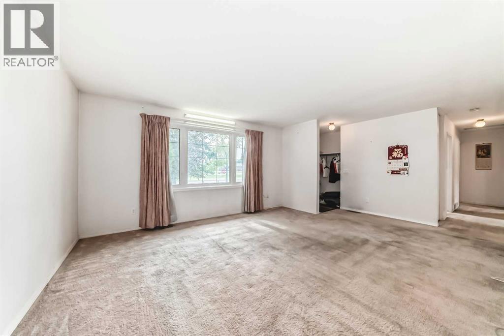 352 Malvern Close NE