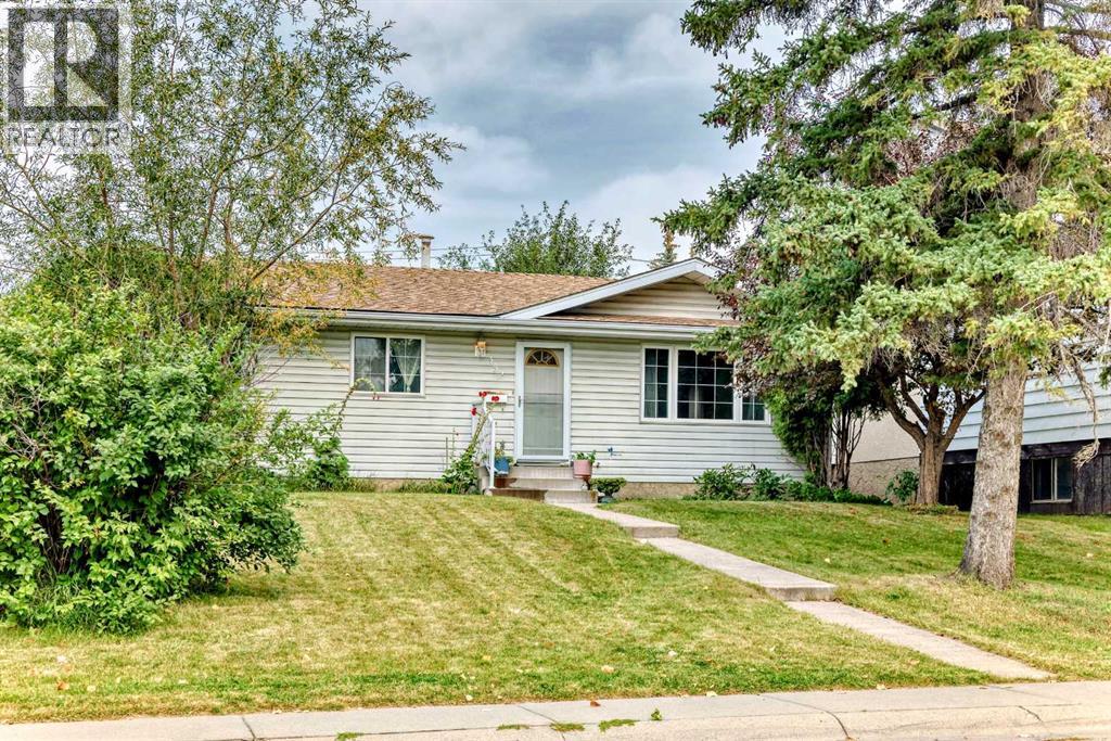 352 Malvern Close NE