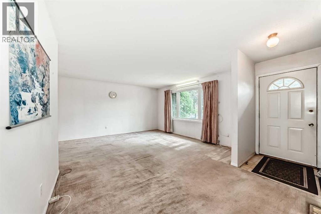 352 Malvern Close NE