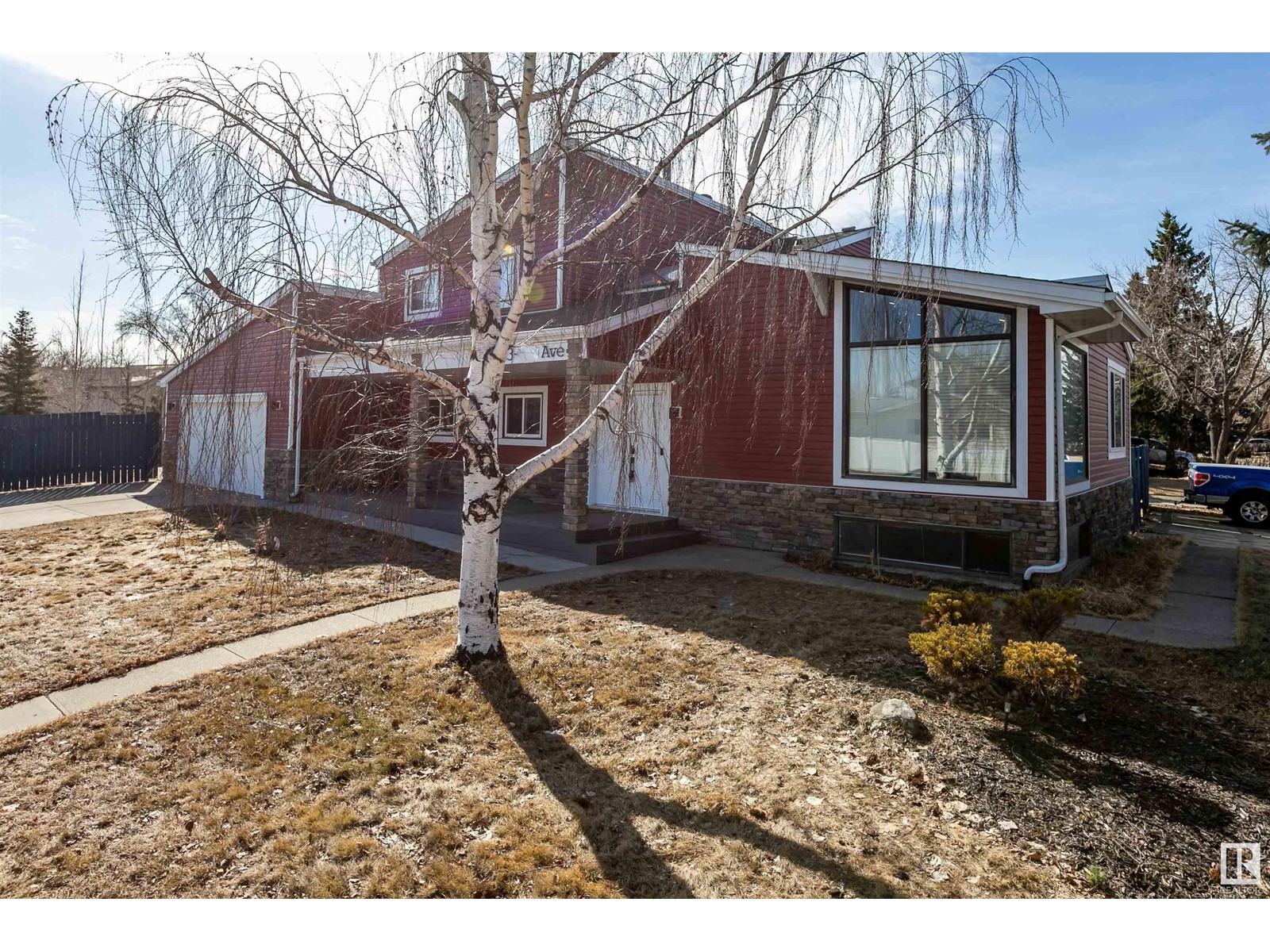 10503 25 AV NW