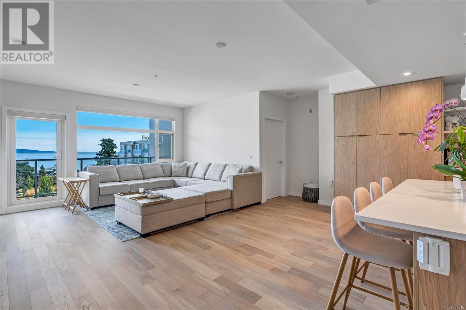 306 5120 Cordova Bay Rd