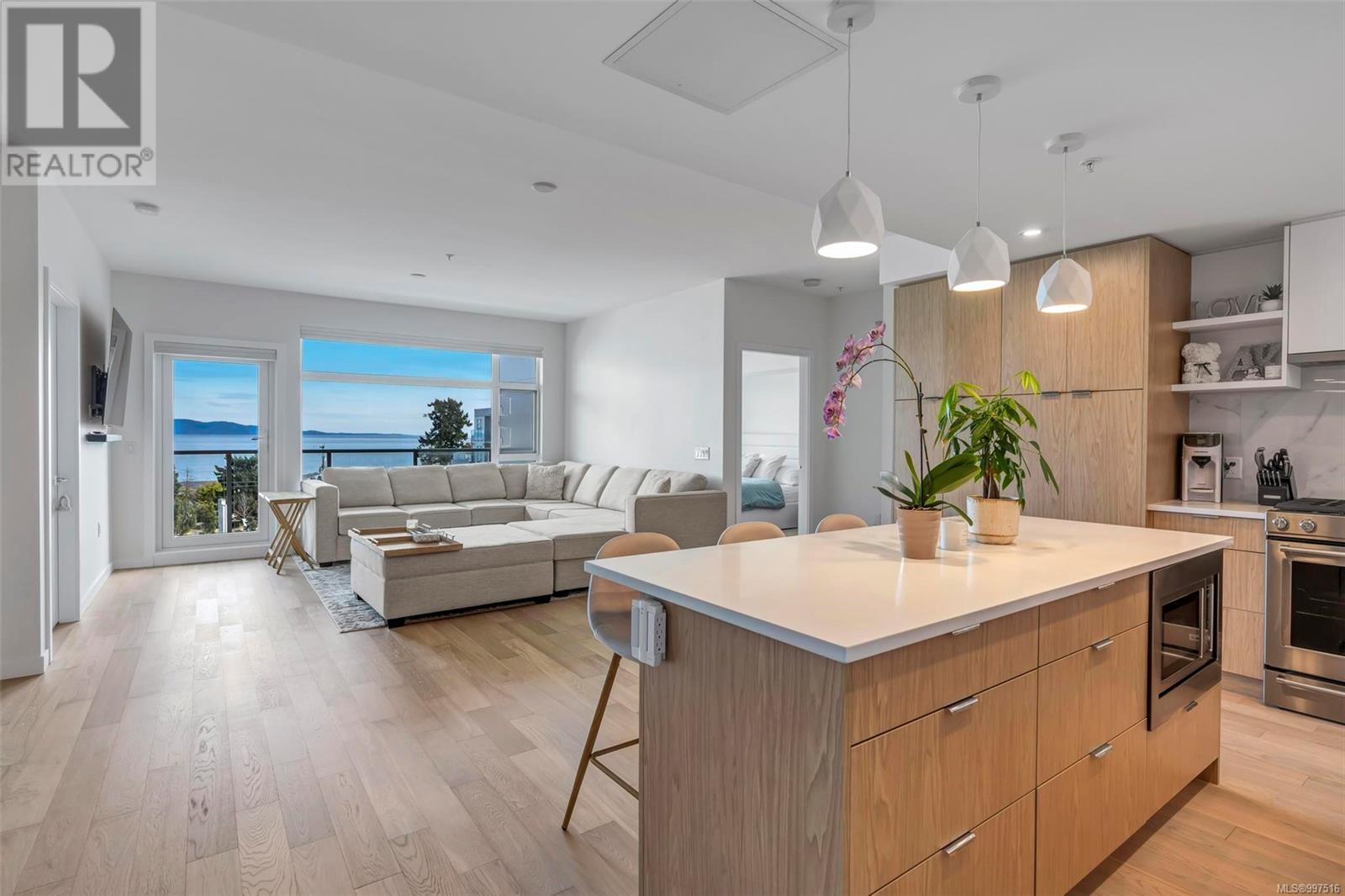 306 5120 Cordova Bay Rd