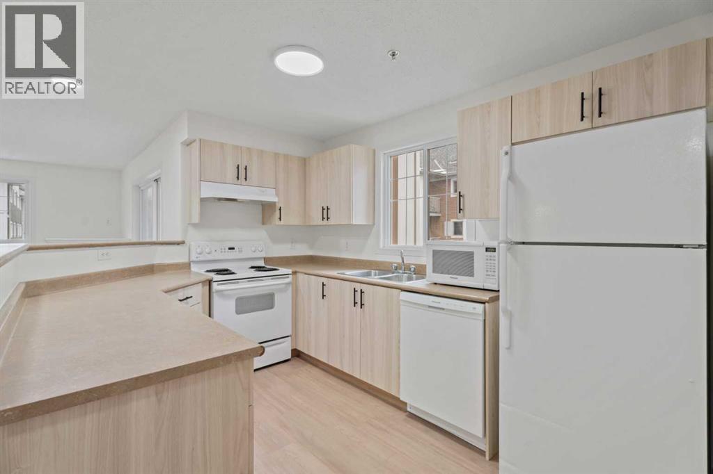 3325, 10 Prestwick Bay SE