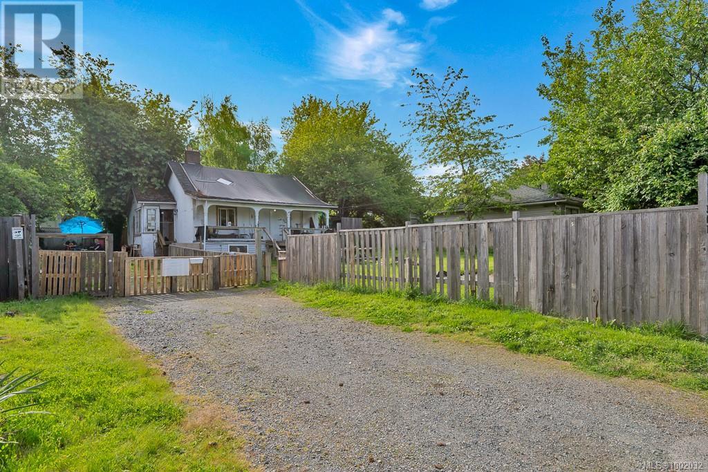 311, 307,315 Holly Ave