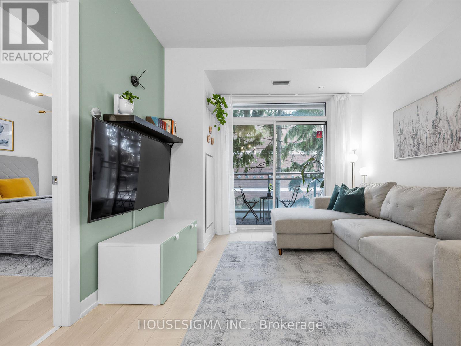 306 - 223 ST.CLAIR AVENUE
