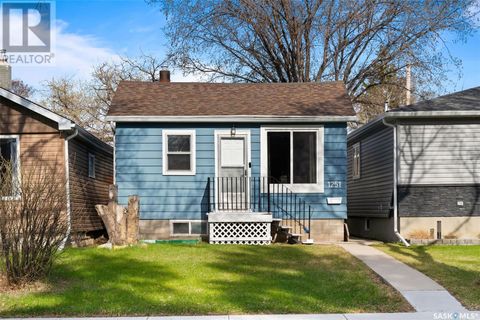 1251 Royal STREET Regina SK S4T4Z9