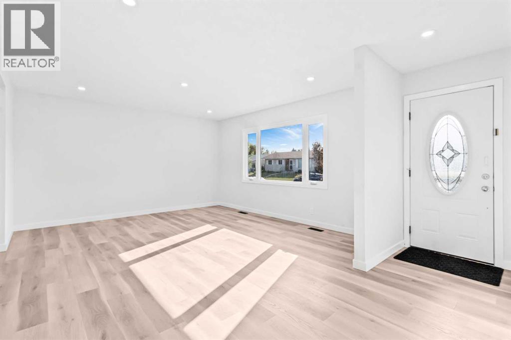 16 Marwood Circle NE