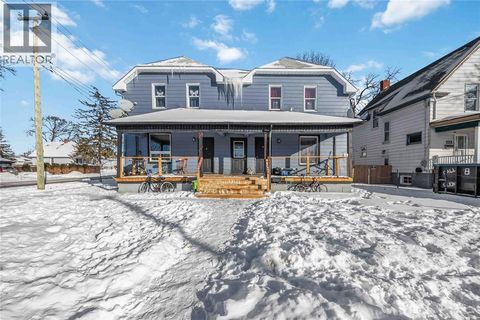 218-220 Mitton STREET South Sarnia ON N7T3E1