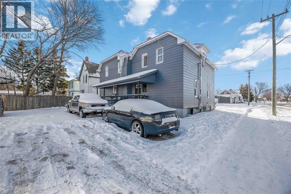 218-220 Mitton STREET South