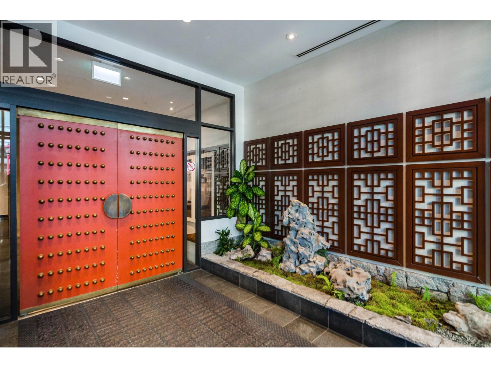 601 188 KEEFER STREET