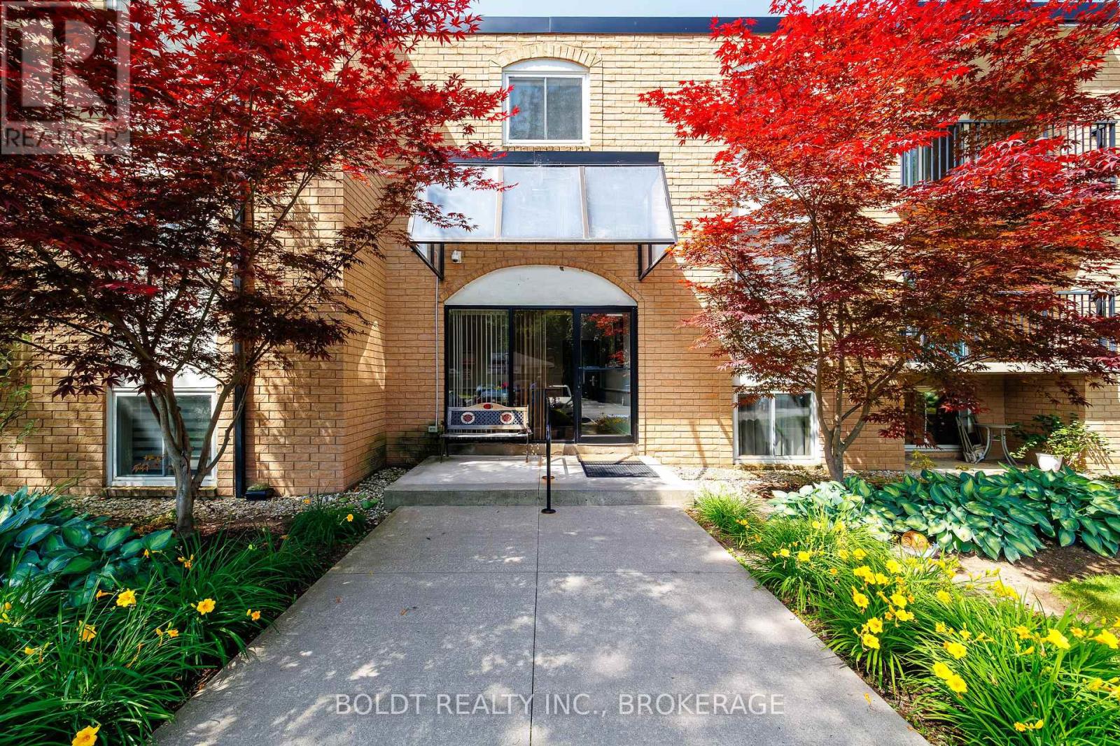 210 - 6 WESTLAKE LANE