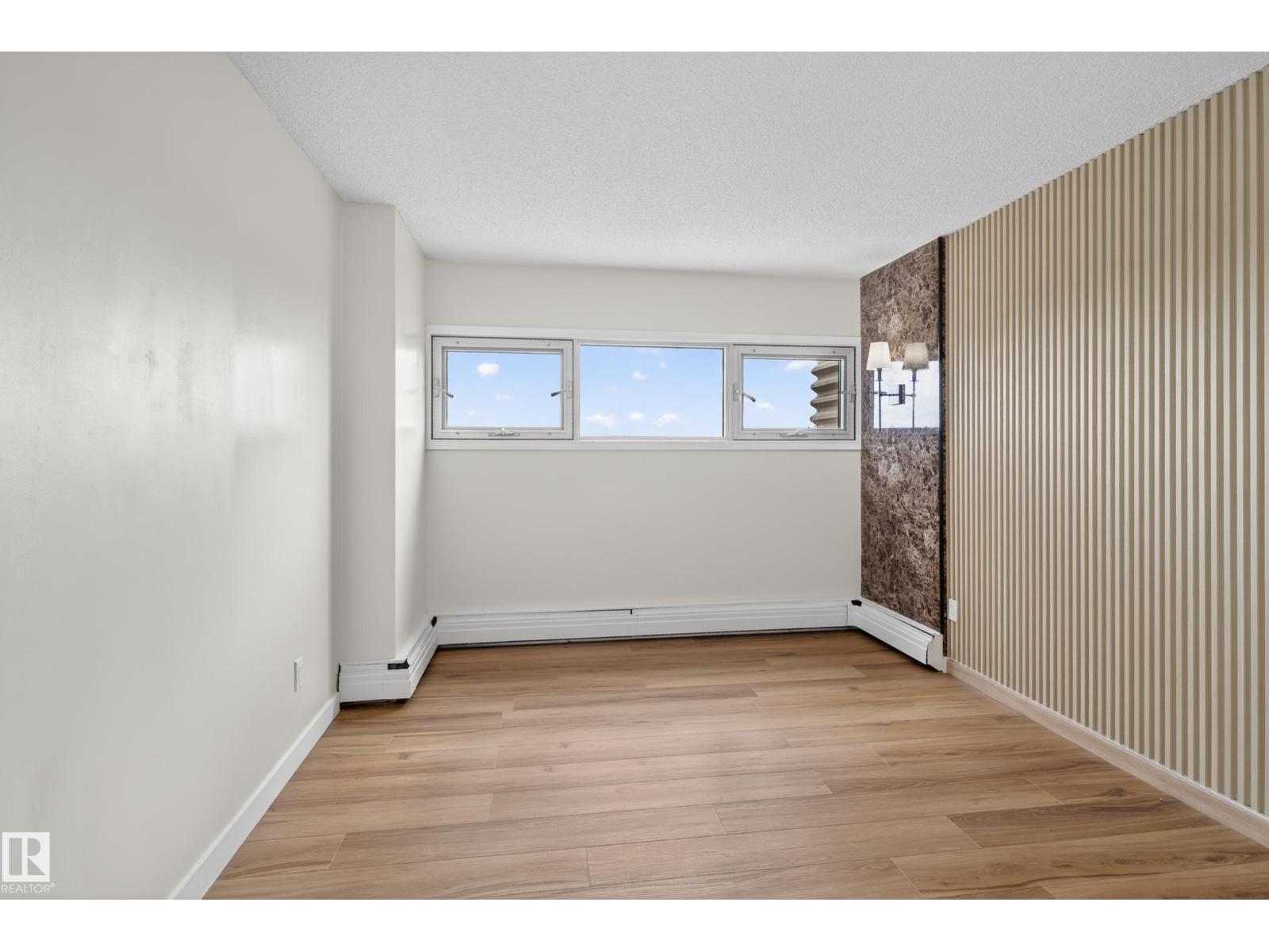 #90 8745 165 ST NW