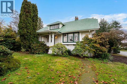 1204 GRAND BOULEVARD North Vancouver BC V7L3X4