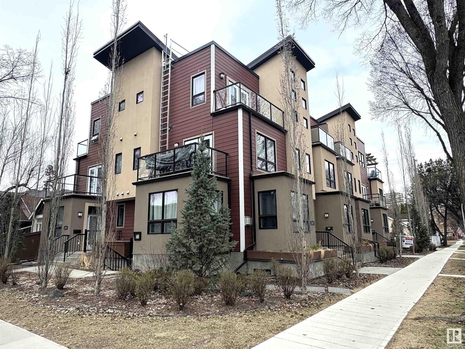 10808 83 AV NW