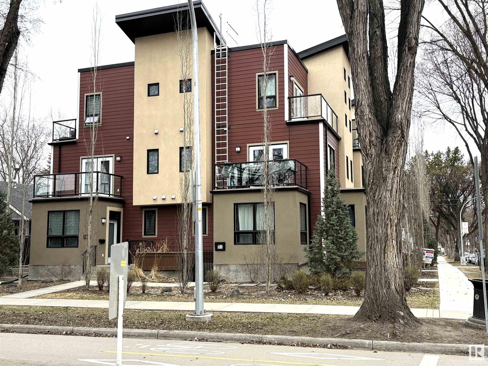 10808 83 AV NW