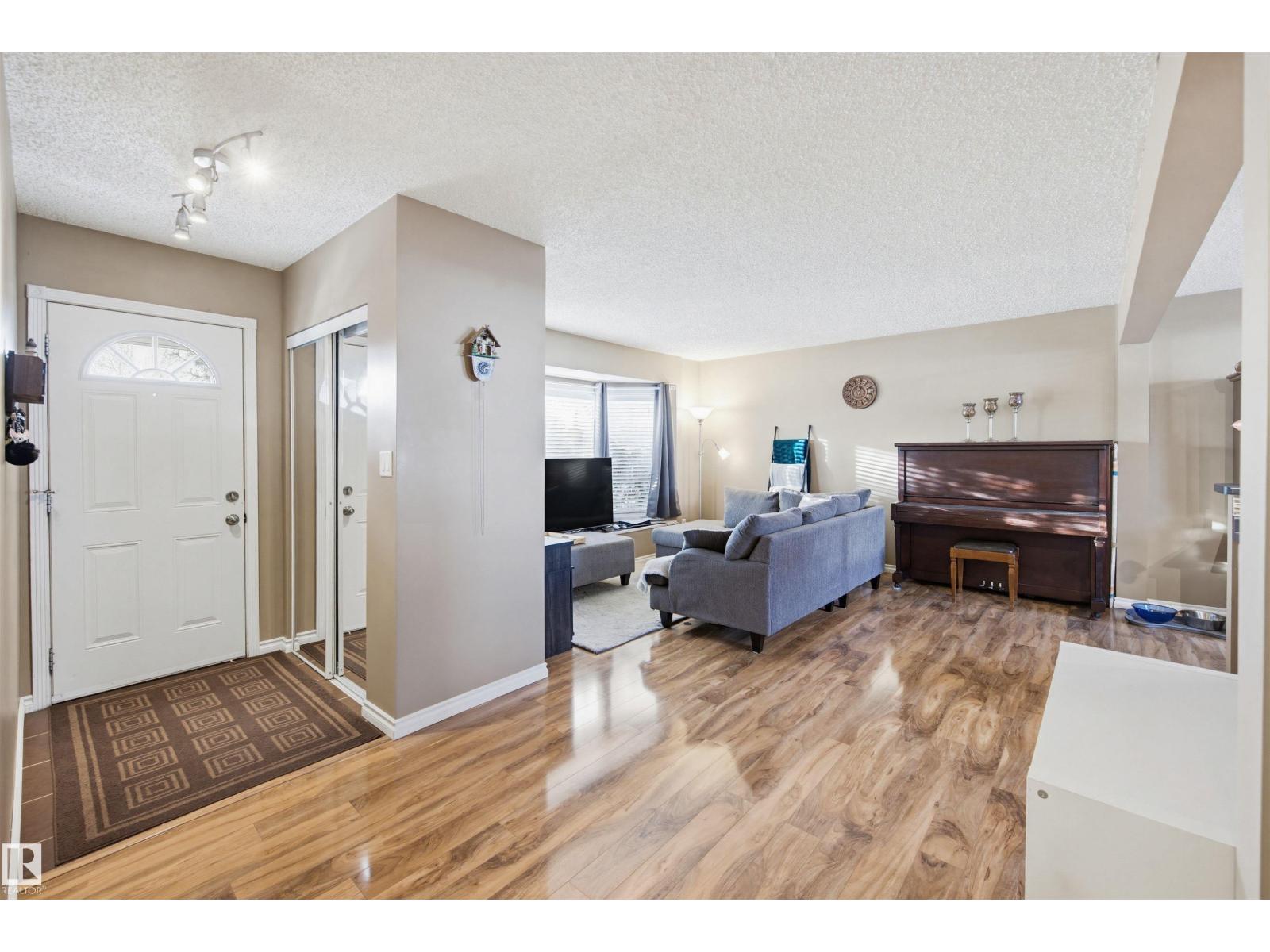 3426 120 AV NW