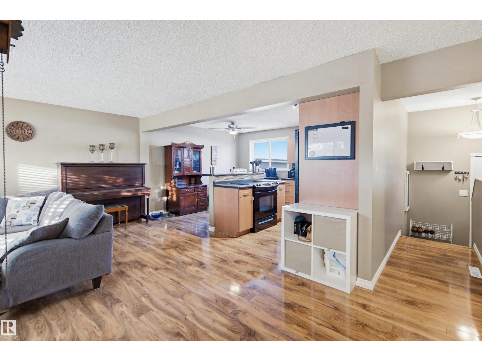 3426 120 AV NW