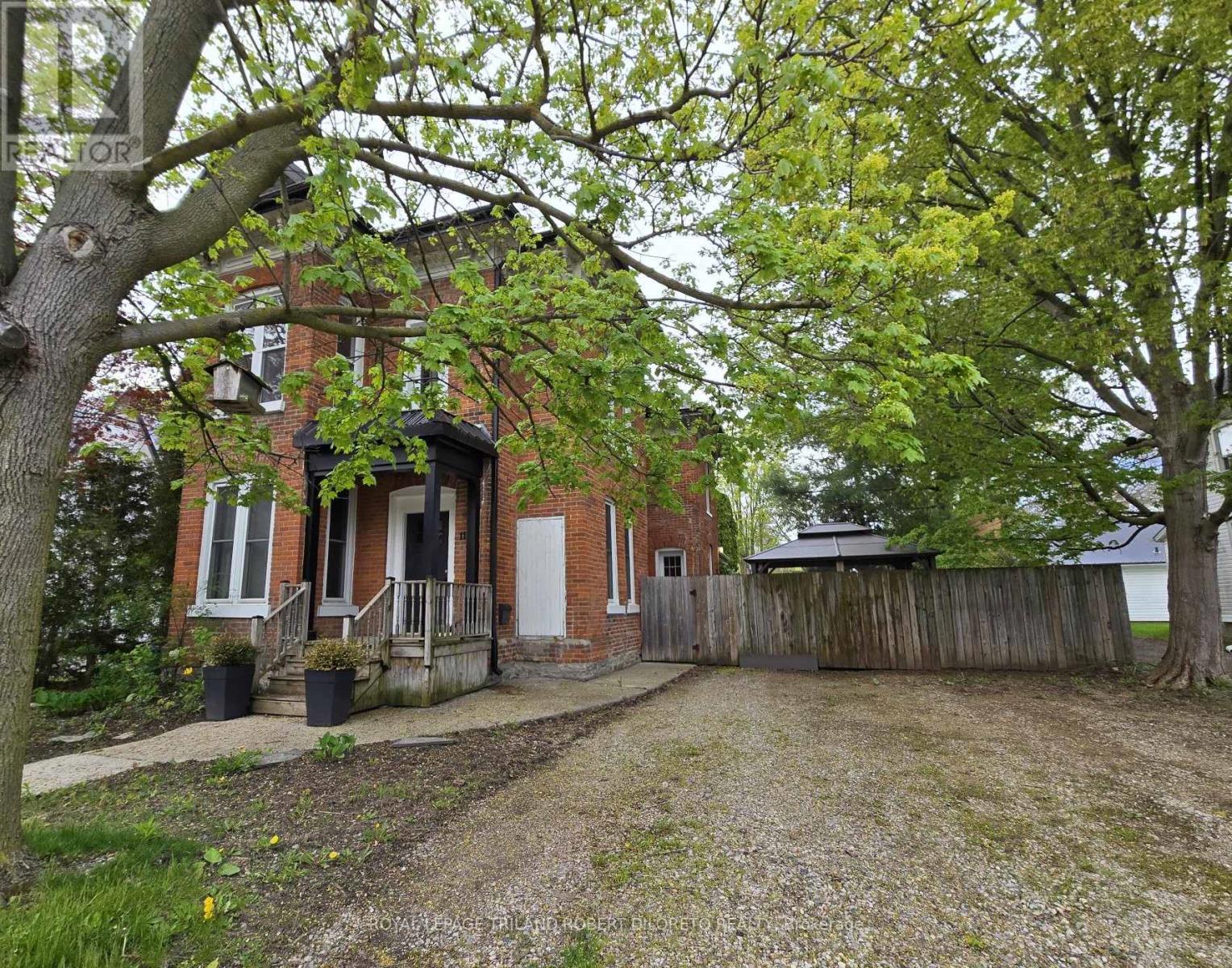 11 MAPLE STREET W