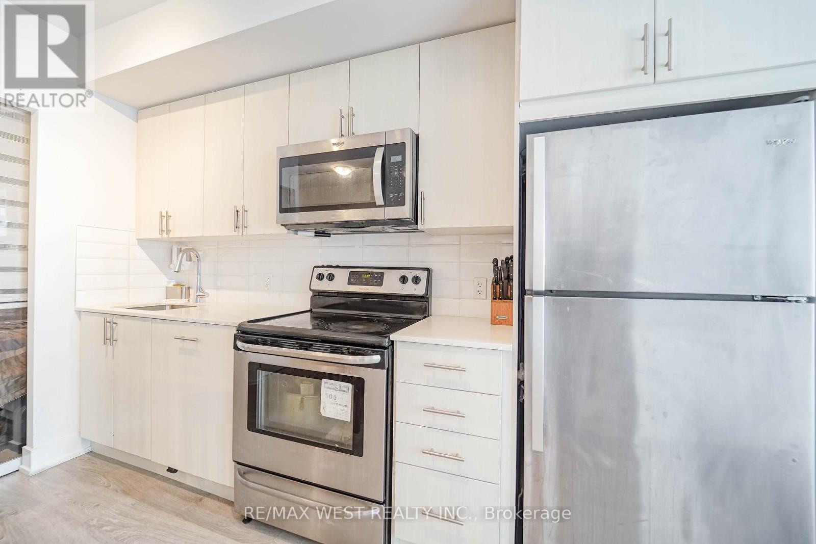 914 - 2550 SIMCOE STREET N