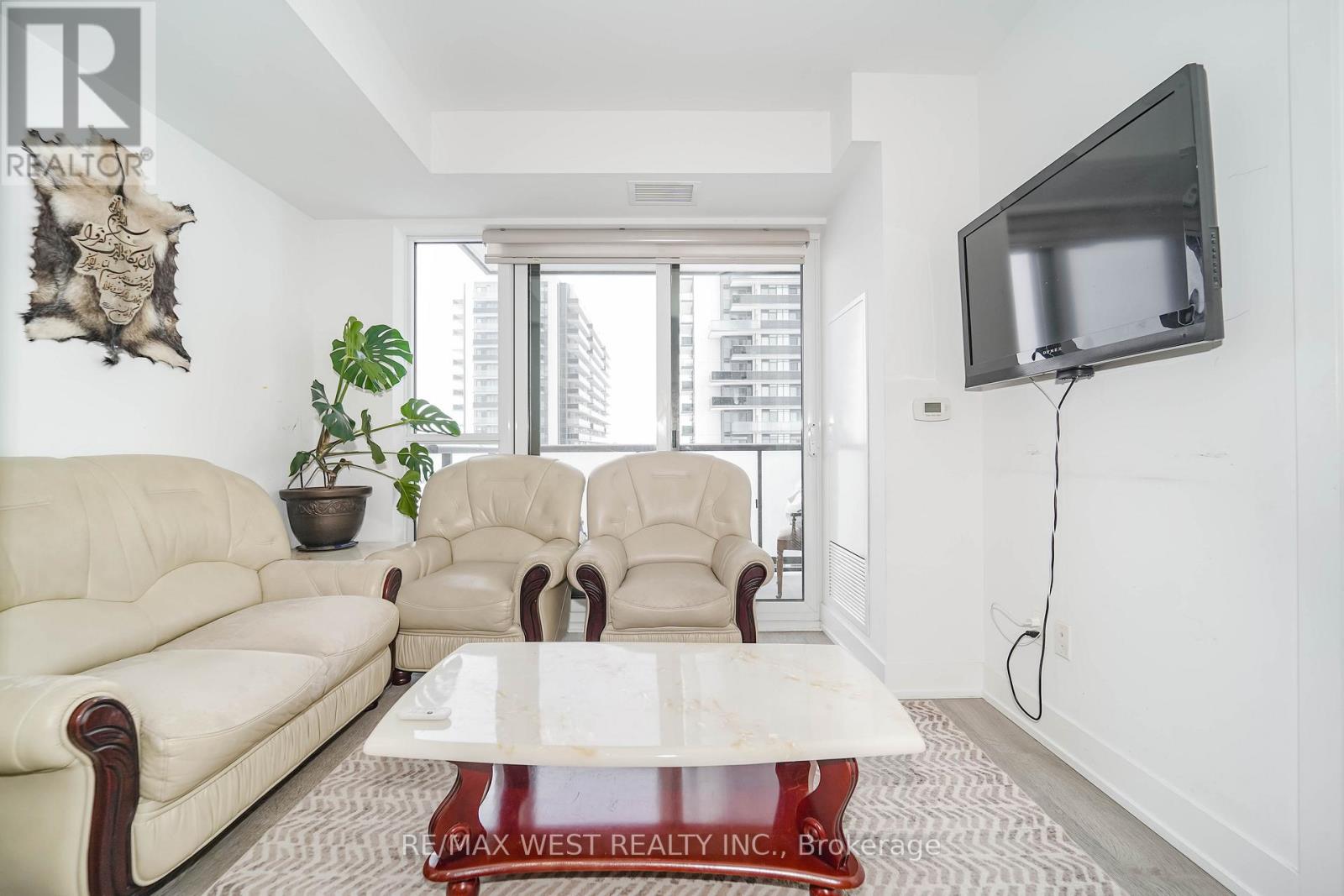 914 - 2550 SIMCOE STREET N