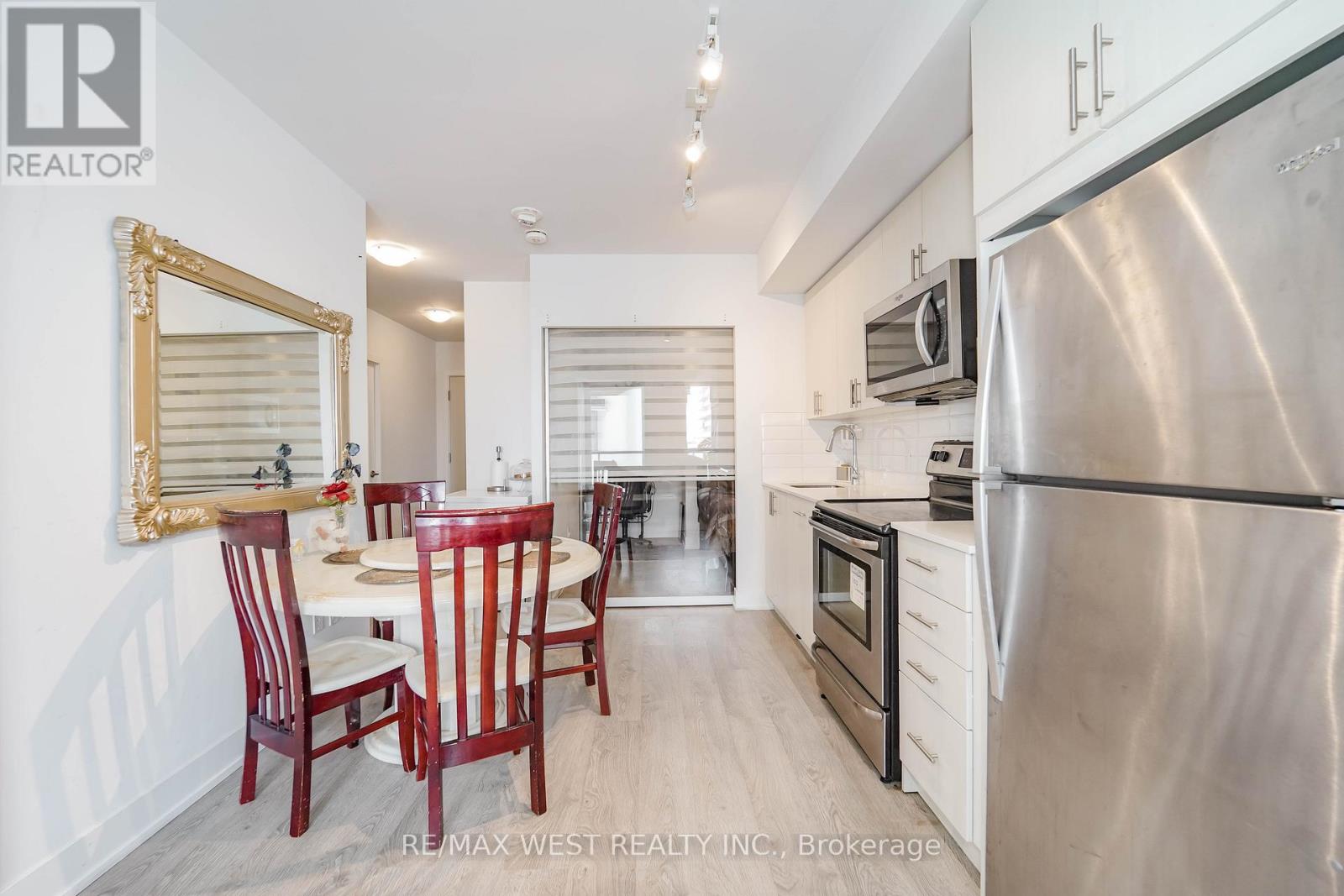 914 - 2550 SIMCOE STREET N