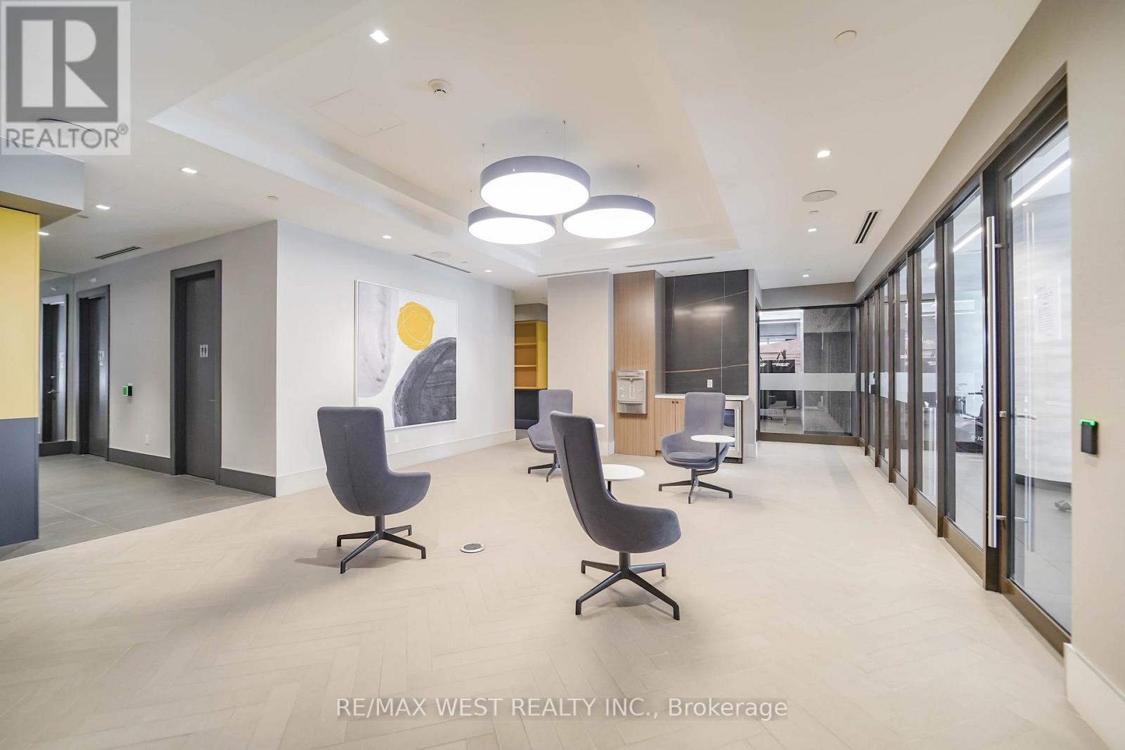 914 - 2550 SIMCOE STREET N