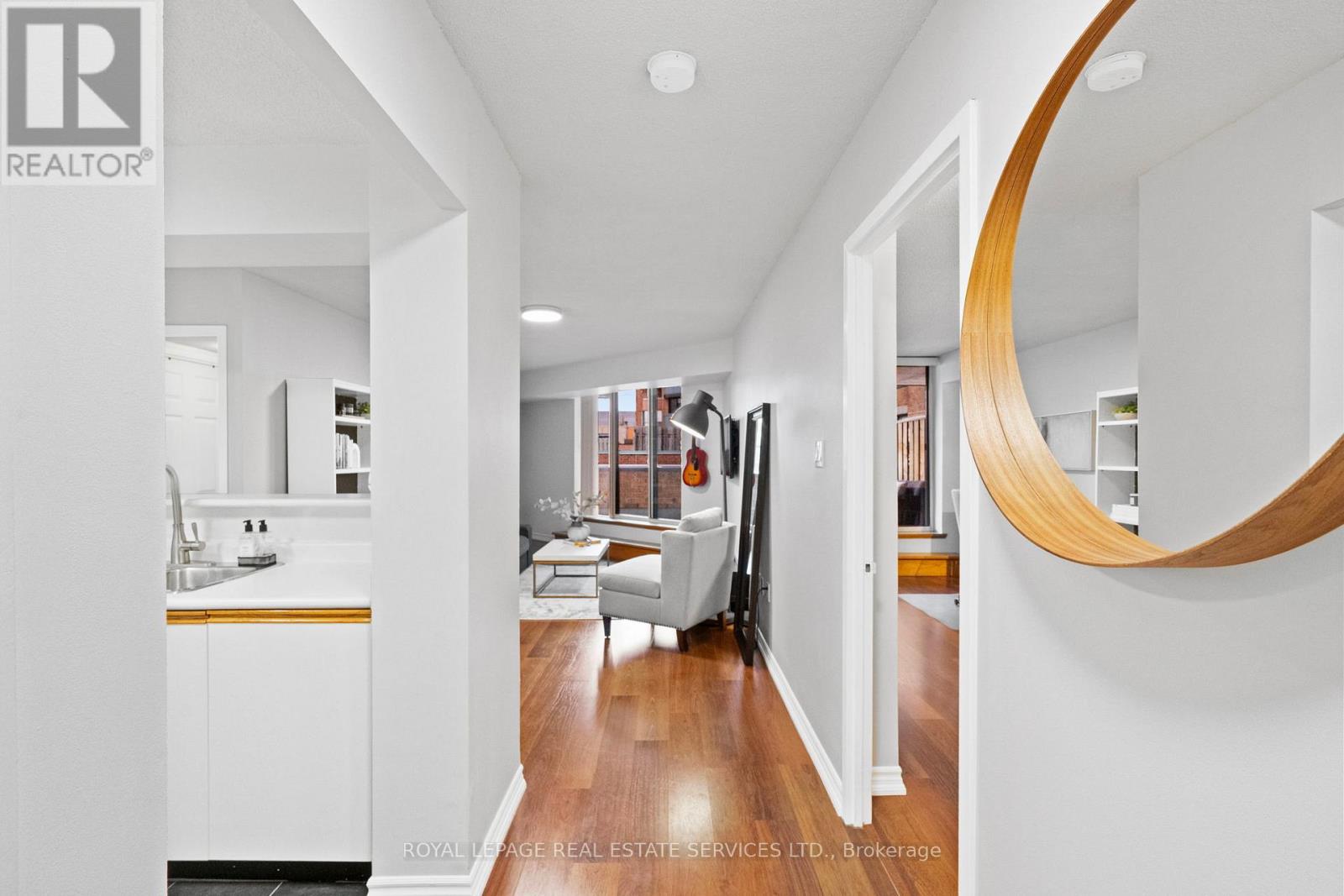 202 - 185 ROBINSON STREET