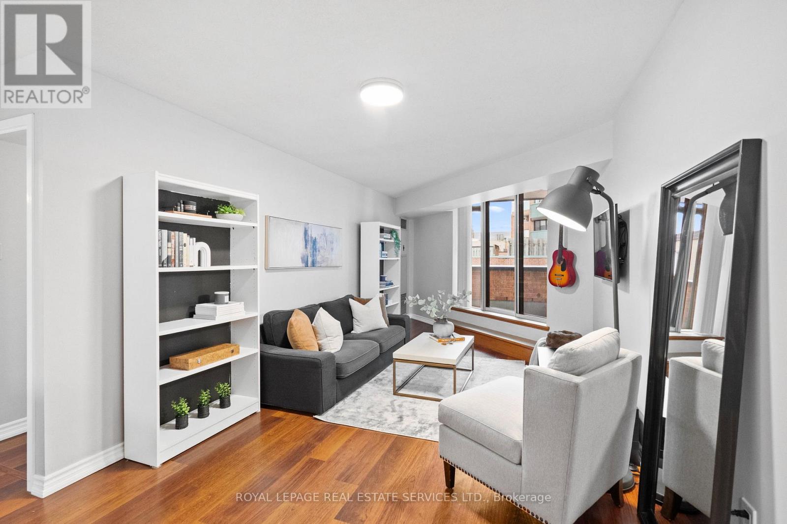 202 - 185 ROBINSON STREET