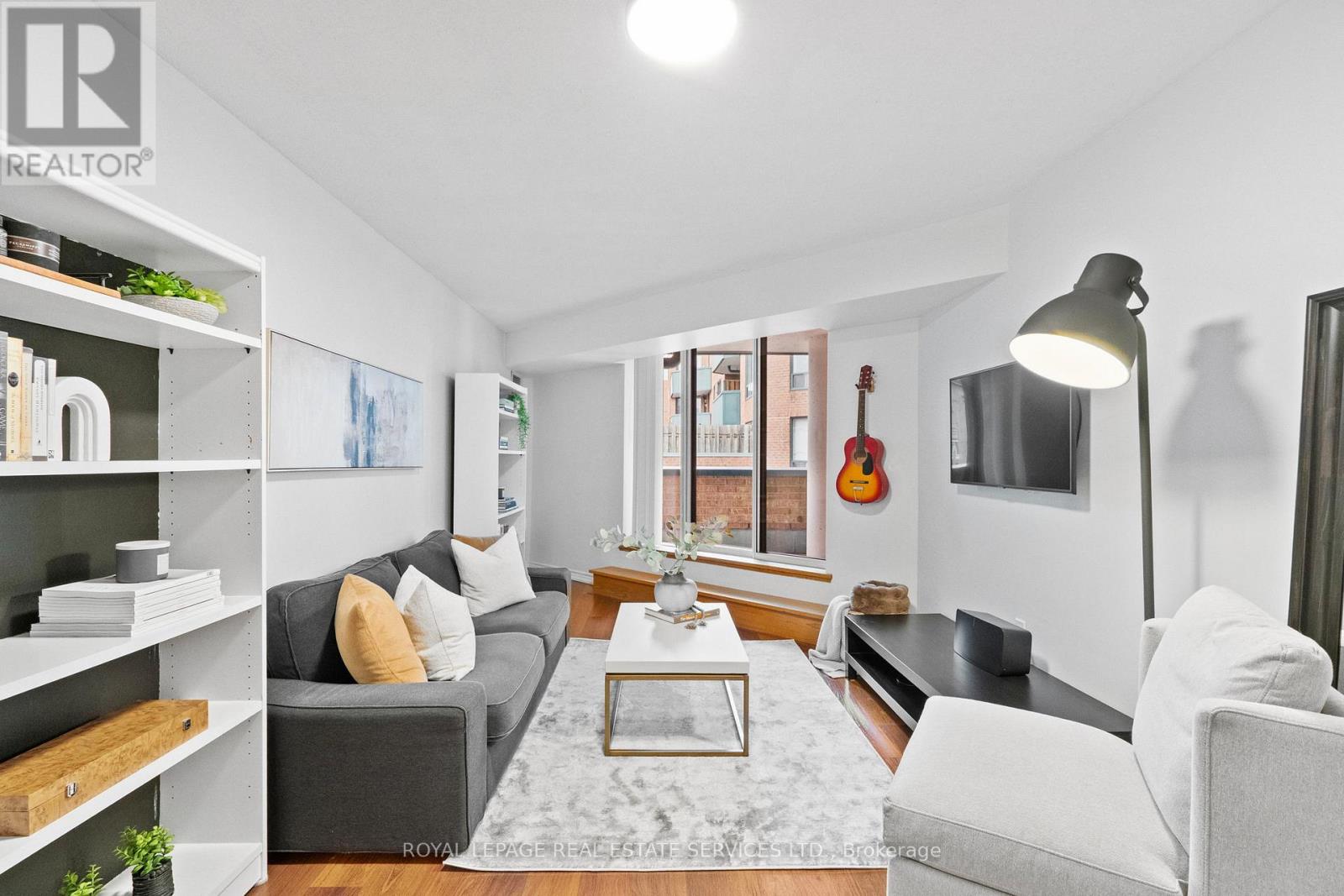 202 - 185 ROBINSON STREET